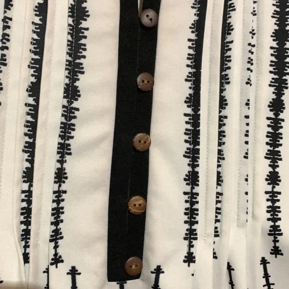 Top Blouse Black White Print Size M Unlisted Brand Stretchy Pullover - Picture 8 of 12